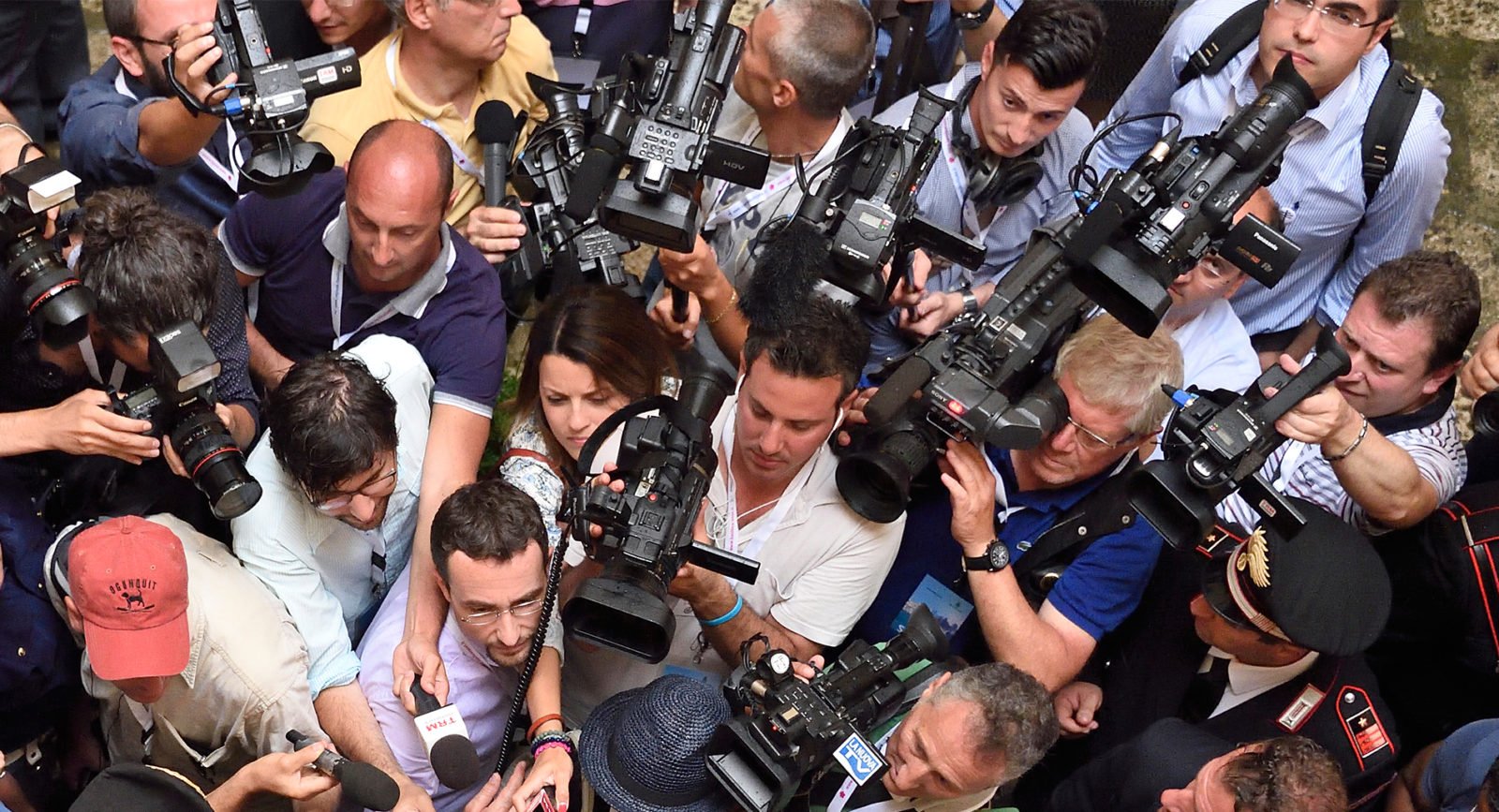 A large group of photographers and journalists at a press conference.