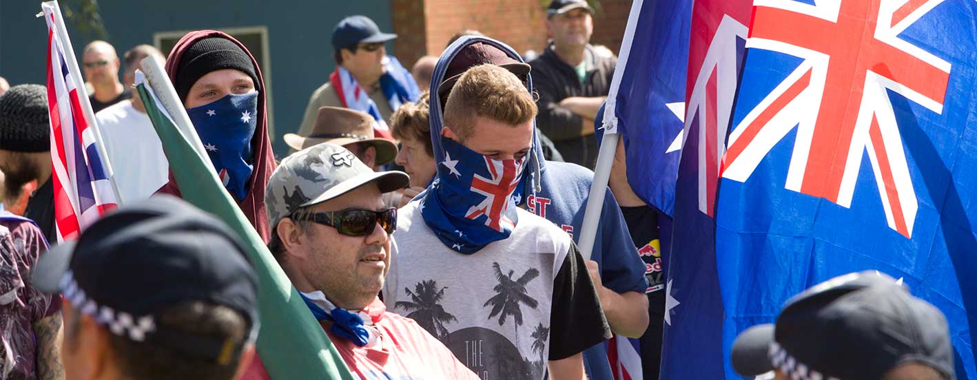 Anti Racism protesters violently clash with Reclaim Australia groups in Victoria